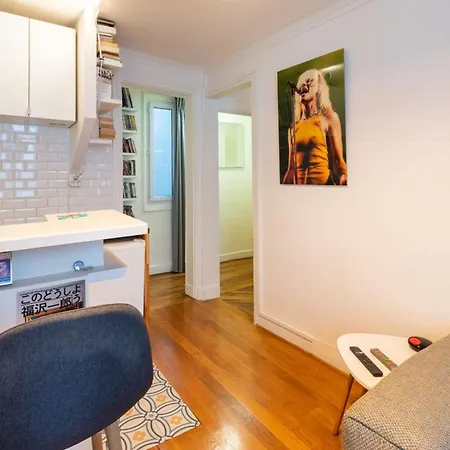 Bright & Stylish 1bd Flatfolies Bergerehaussmann Appartement Parijs