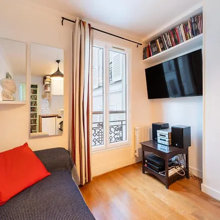 Bright & Stylish 1bd Flatfolies Bergerehaussmann Appartement Parijs